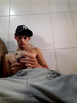 jaozinMg online show from November 13, 2025, 4:06 pm