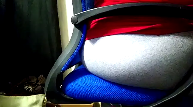 Snapshot of missthickness35_Pika chatting on January 14, 2025, 1:36 am missthickness35 Pika online show from January 14, 2025, 1:36 am