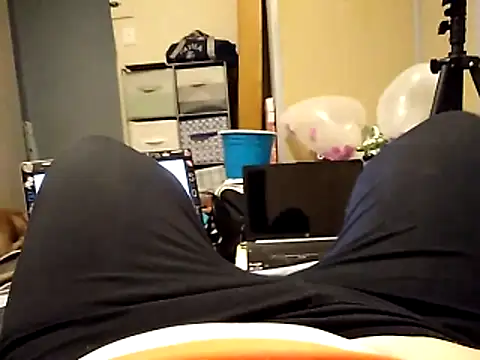 Snapshot of missthickness35_Pika chatting on November 5, 2025, 9:59 pm missthickness35 Pika online show from November 5, 2025, 9:59 pm