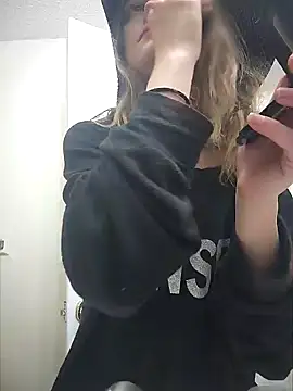 Snapshot of AriellaTaylor chatting on December 8, 2024, 7:32 pm AriellaTaylor online show from December 8, 2024, 7:32 pm