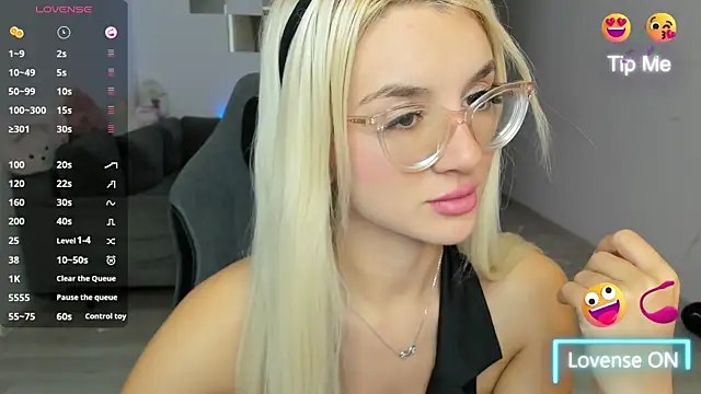 Snapshot of LovelyBianca chatting on October 18, 2025, 8:53 pm LovelyBianca online show from October 18, 2025, 8:53 pm