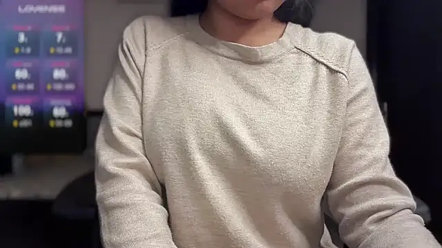 Snapshot of Spice-Summi chatting on December 5, 2024, 2:33 pm Spice-Summi online show from December 5, 2024, 2:33 pm