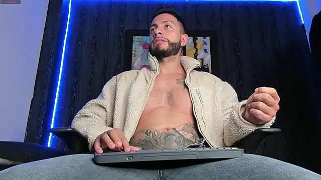 Snapshot of Mark_Buffet02 chatting on December 10, 2024, 3:22 pm Mark Buffet02 online show from December 10, 2024, 3:22 pm