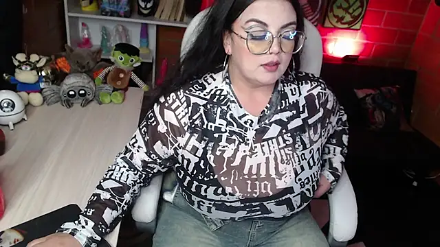 Snapshot of juliette_rd chatting on January 1, 2025, 8:56 am juliette rd online show from January 1, 2025, 8:56 am