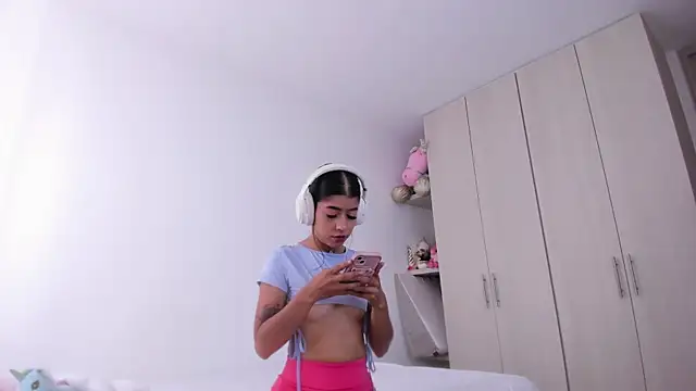 Snapshot of analia_collins chatting on September 19, 2025, 2:07 pm analia collins online show from September 19, 2025, 2:07 pm