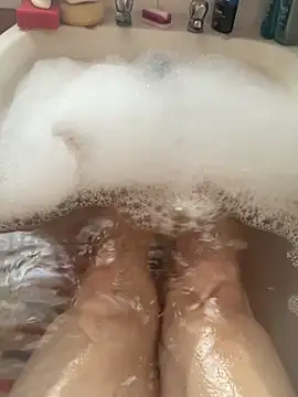 Snapshot of Russell1508 chatting on October 20, 2025, 4:07 pm Russell1508 online show from October 20, 2025, 4:07 pm