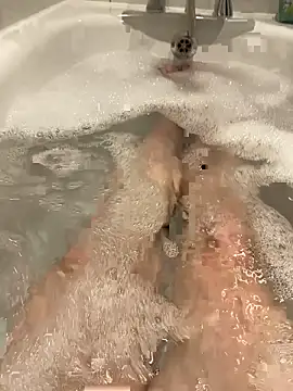 Snapshot of Russell1508 chatting on November 4, 2025, 3:44 pm Russell1508 online show from November 4, 2025, 3:44 pm