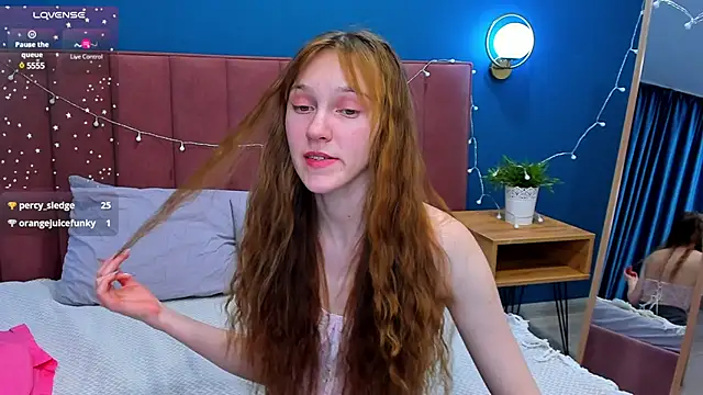 Snapshot of VanillaKelly chatting on December 2, 2024, 4:42 am VanillaKelly online show from December 2, 2024, 4:42 am