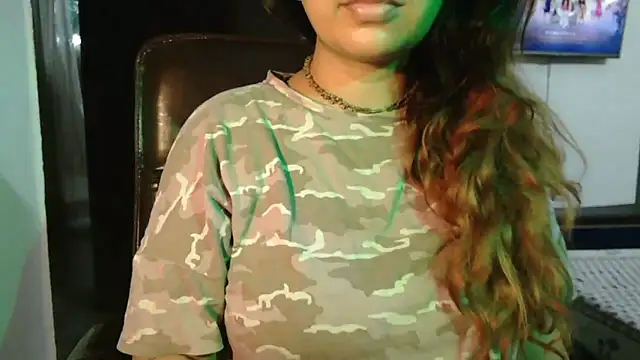 Snapshot of urvashihott chatting on September 11, 2025, 9:09 am urvashihott online show from September 11, 2025, 9:09 am