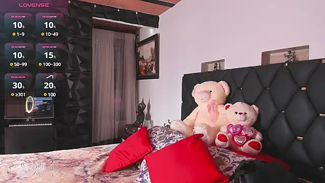 Snapshot of charlottemeyerr chatting on December 12, 2024, 1:39 pm charlottemeyerr online show from December 12, 2024, 1:39 pm