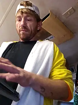 Snapshot of Snowwisss chatting on October 17, 2025, 9:17 pm Snowwisss online show from October 17, 2025, 9:17 pm