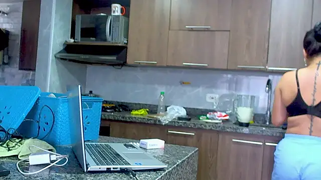 Snapshot of adan_eva960 chatting on September 23, 2025, 4:21 pm adan eva960 online show from September 23, 2025, 4:21 pm