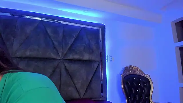 Snapshot of Elsalombardi_ chatting on February 10, 2025, 12:18 pm Elsalombardi  online show from February 10, 2025, 12:18 pm