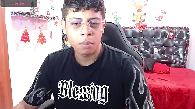 Snapshot of Wiiliam_20 chatting on December 16, 2024, 3:32 pm Wiiliam 20 online show from December 16, 2024, 3:32 pm