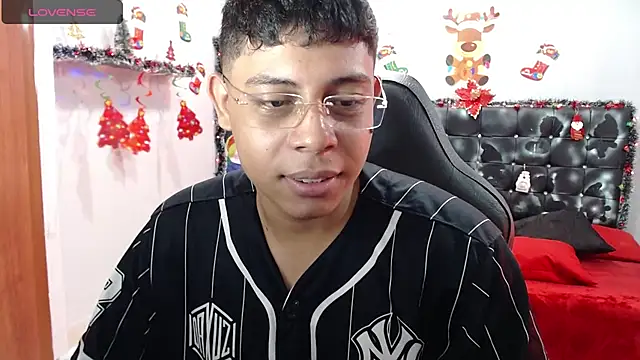 Snapshot of Wiiliam_20 chatting on December 20, 2024, 5:29 pm Wiiliam 20 online show from December 20, 2024, 5:29 pm