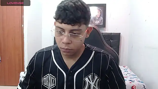 Snapshot of Wiiliam_20 chatting on February 8, 2025, 3:53 pm Wiiliam 20 online show from February 8, 2025, 3:53 pm