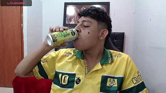 Snapshot of Wiiliam_20 chatting on February 28, 2025, 1:36 pm Wiiliam 20 online show from February 28, 2025, 1:36 pm