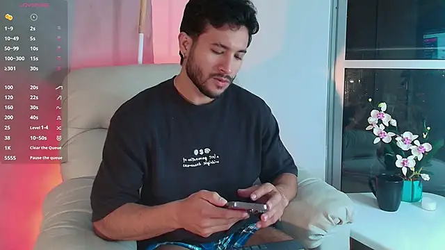 Snapshot of Valentinoford chatting on January 27, 2025, 5:03 am Valentinoford online show from January 27, 2025, 5:03 am