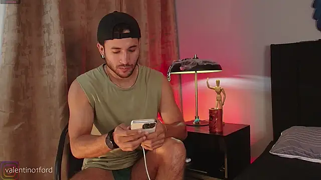 Snapshot of Valentinoford chatting on October 27, 2025, 8:02 pm Valentinoford online show from October 27, 2025, 8:02 pm