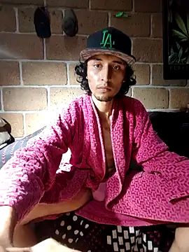 Snapshot of Pitudo20cmm chatting on September 18, 2025, 6:37 am Pitudo20cmm online show from September 18, 2025, 6:37 am