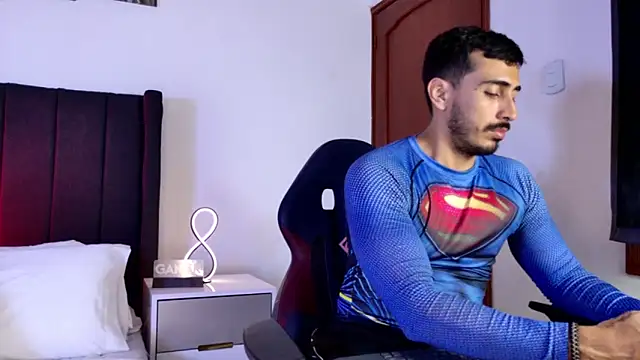 Snapshot of muscle_ares chatting on November 4, 2025, 12:32 am muscle ares online show from November 4, 2025, 12:32 am