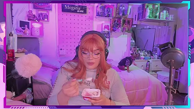 Snapshot of MegariaB chatting on October 14, 2025, 4:02 am MegariaB online show from October 14, 2025, 4:02 am