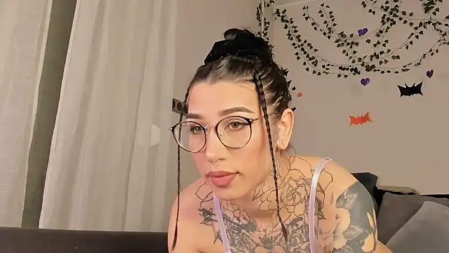 Snapshot of Lilith_Lux chatting on December 5, 2024, 8:11 pm Lilith Lux online show from December 5, 2024, 8:11 pm