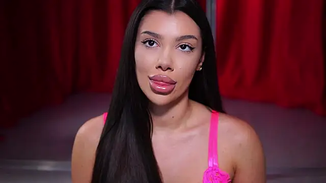 Snapshot of NatyDesiree chatting on January 24, 2025, 10:41 pm NatyDesiree online show from January 24, 2025, 10:41 pm