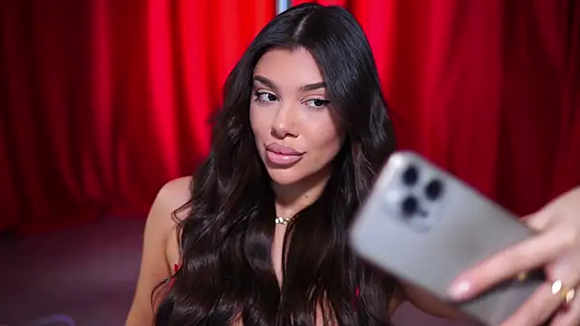 Snapshot of NatyDesiree chatting on January 26, 2025, 7:52 pm NatyDesiree online show from January 26, 2025, 7:52 pm