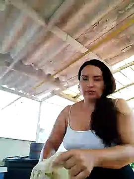 Snapshot of allison-dreams chatting on January 25, 2025, 6:02 pm allison-dreams online show from January 25, 2025, 6:02 pm