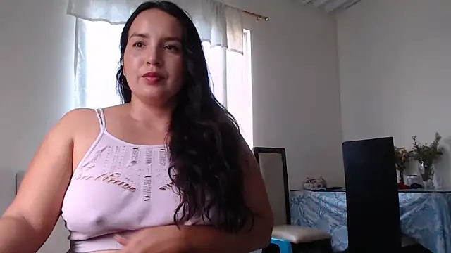 Snapshot of allison-dreams chatting on February 5, 2025, 10:33 pm allison-dreams online show from February 5, 2025, 10:33 pm