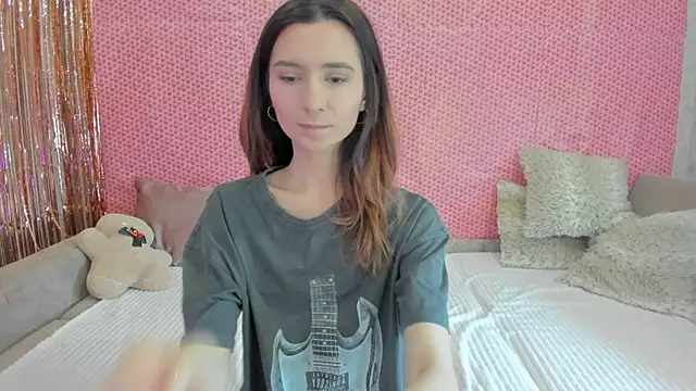 crystalnut online show from February 6, 2025, 4:10 am