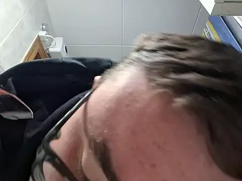 Snapshot of Javier_bear chatting on February 7, 2025, 2:15 pm Javier bear online show from February 7, 2025, 2:15 pm