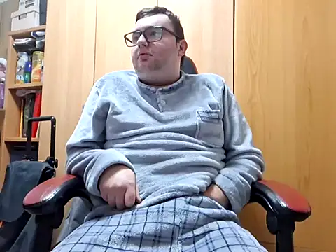 Snapshot of Javier_bear chatting on February 7, 2025, 10:52 pm Javier bear online show from February 7, 2025, 10:52 pm