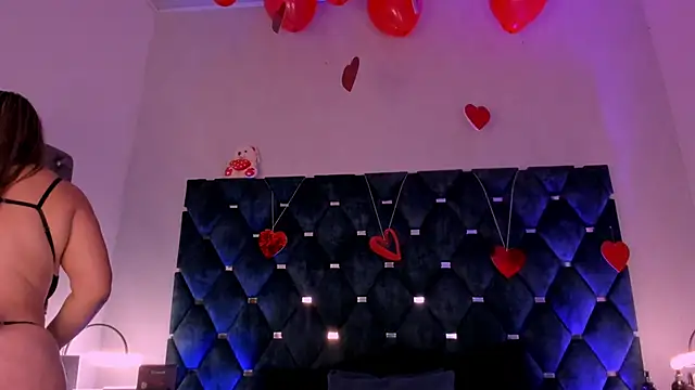 Snapshot of laura_bassi chatting on February 15, 2025, 12:43 pm laura bassi online show from February 15, 2025, 12:43 pm