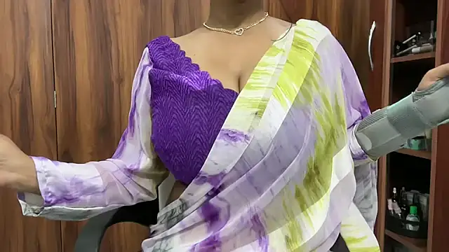 Snapshot of julie_08 chatting on September 23, 2025, 5:38 pm julie 08 online show from September 23, 2025, 5:38 pm