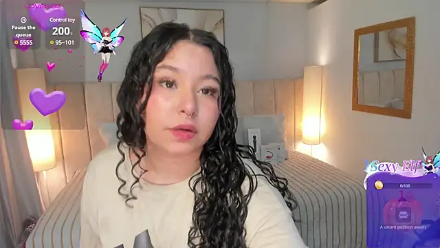 Snapshot of Atenea_cuteee chatting on January 11, 2025, 2:20 am Atenea cuteee online show from January 11, 2025, 2:20 am