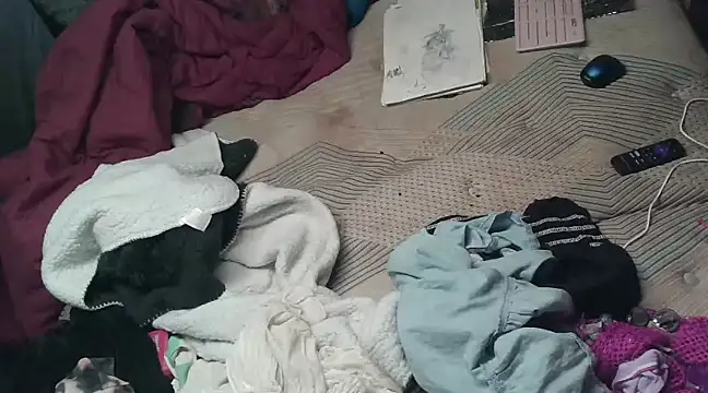 Snapshot of cdressupdiva chatting on December 31, 2024, 4:04 pm cdressupdiva online show from December 31, 2024, 4:04 pm