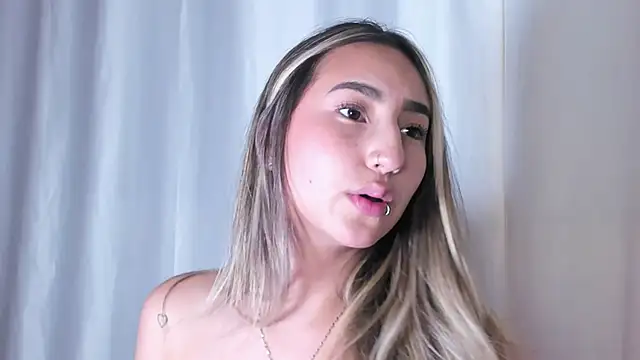 Snapshot of _Emma_Valka chatting on December 27, 2024, 12:39 am  Emma Valka online show from December 27, 2024, 12:39 am