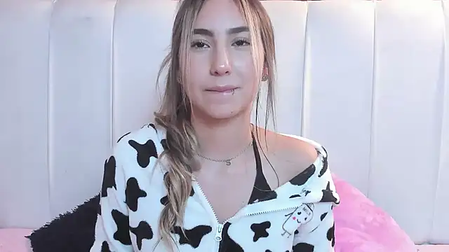 Snapshot of _Emma_Valka chatting on March 8, 2025, 12:00 am  Emma Valka online show from March 8, 2025, 12:00 am