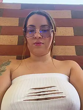 Snapshot of Starfire_xx chatting on February 7, 2025, 7:38 pm Starfire xx online show from February 7, 2025, 7:38 pm
