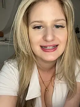 Snapshot of Busty-Ellie chatting on February 23, 2025, 1:21 pm Busty-Ellie online show from February 23, 2025, 1:21 pm