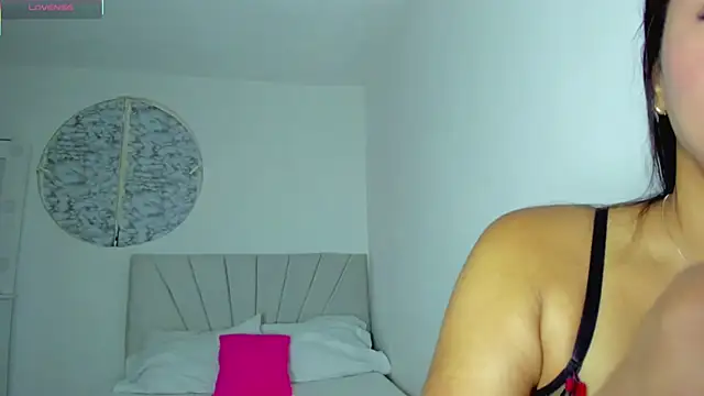 Snapshot of IsabelaVanegas_ chatting on October 30, 2025, 2:40 pm IsabelaVanegas  online show from October 30, 2025, 2:40 pm