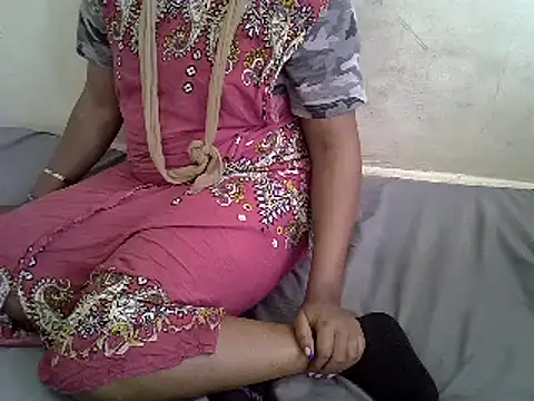 Snapshot of Crystal__Gee chatting on March 6, 2025, 7:36 am Crystal  Gee online show from March 6, 2025, 7:36 am