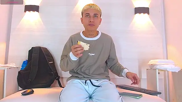 Snapshot of jeic_18 chatting on October 10, 2025, 3:55 pm jeic 18 online show from October 10, 2025, 3:55 pm