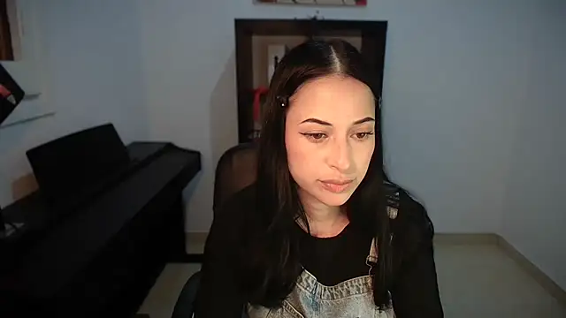 Snapshot of Windy_butterfly chatting on October 13, 2025, 6:19 pm Windy butterfly online show from October 13, 2025, 6:19 pm