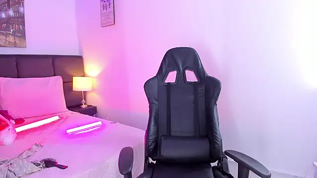 Snapshot of Megan_Miles02 chatting on March 23, 2025, 6:05 am Megan Miles02 online show from March 23, 2025, 6:05 am