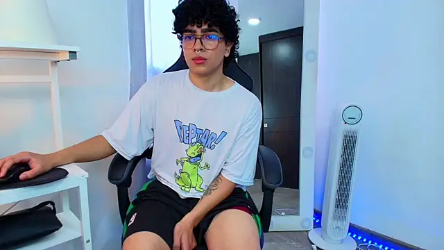 Snapshot of _nickconnor01 chatting on January 15, 2025, 4:21 pm nickconnor01 online show from January 15, 2025, 4:21 pm