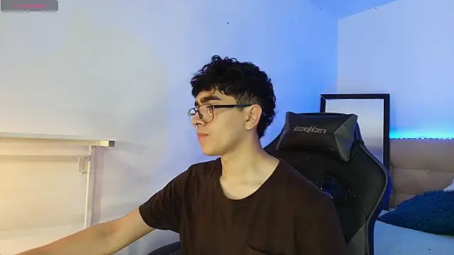 Snapshot of _nickconnor01 chatting on November 12, 2025, 4:35 am nickconnor01 online show from November 12, 2025, 4:35 am