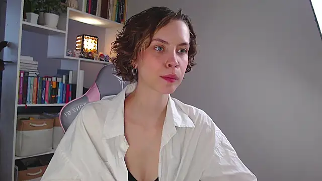 Snapshot of milly_ross chatting on December 13, 2024, 7:58 am milly ross online show from December 13, 2024, 7:58 am